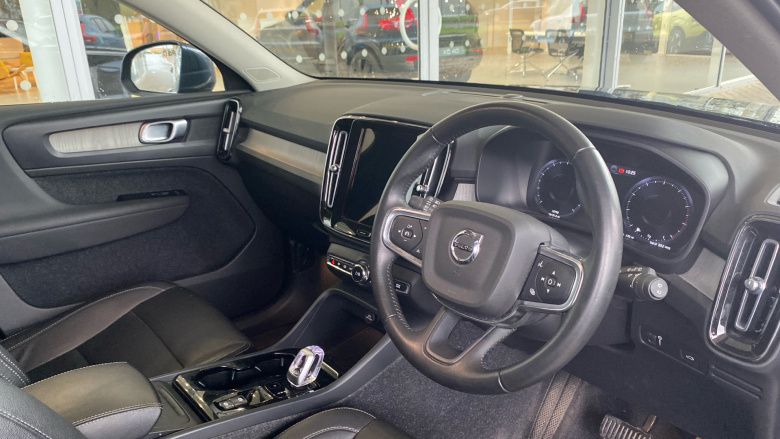 Volvo Xc40 2.0 B4P Inscription 5dr Auto Petrol Estate